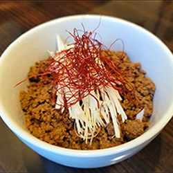 牛たん味噌そぼろ丼
