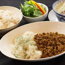 牛たんキーマカレー定食