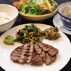 牛たんサラダ定食