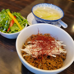 牛たん味噌そぼろ丼定食